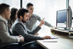 Обзор кибербезопасности: Прогнозы экспертов Tenable на 2024 год в области OT-безопасности, искусственного интеллекта, облачной безопасности, IAM и др.